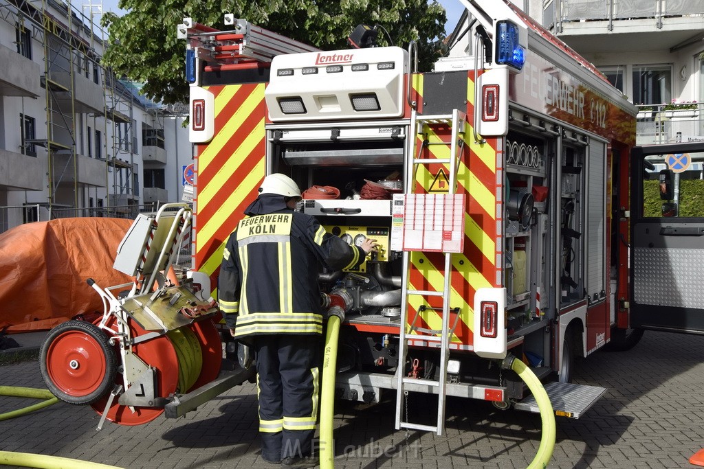 Feuer 2 Dachstuhl Koeln Dellbrueck Von der Leyen Str P095.JPG - Miklos Laubert